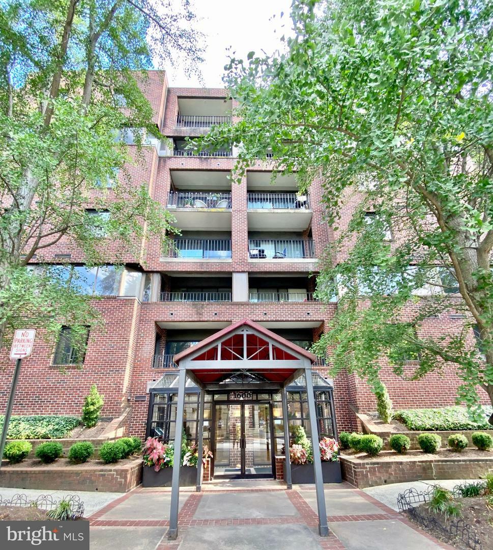 Property Photo:  1600 Prince Street 104  VA 22314 