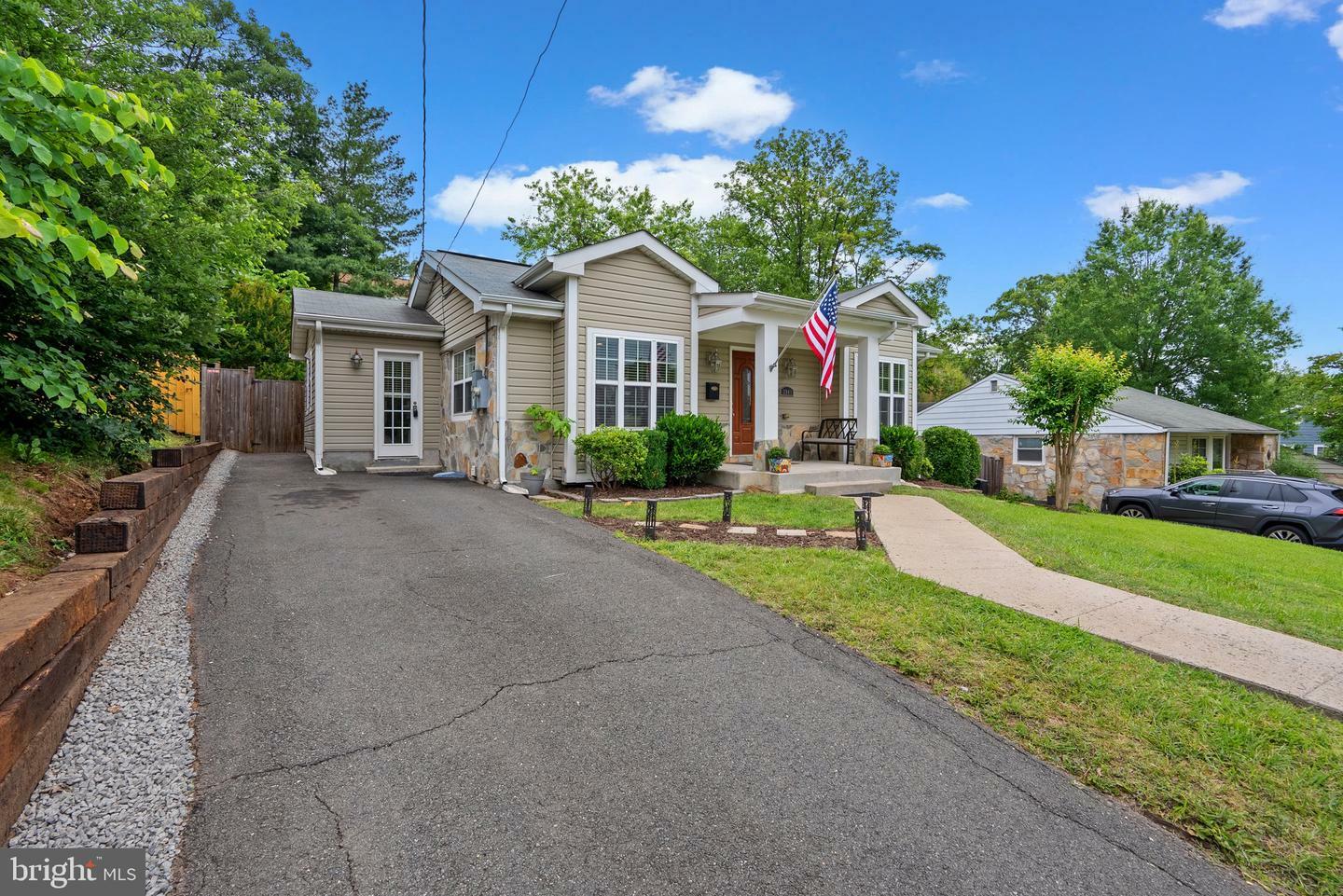 Property Photo: 3949 Taney Avenue VA 22304