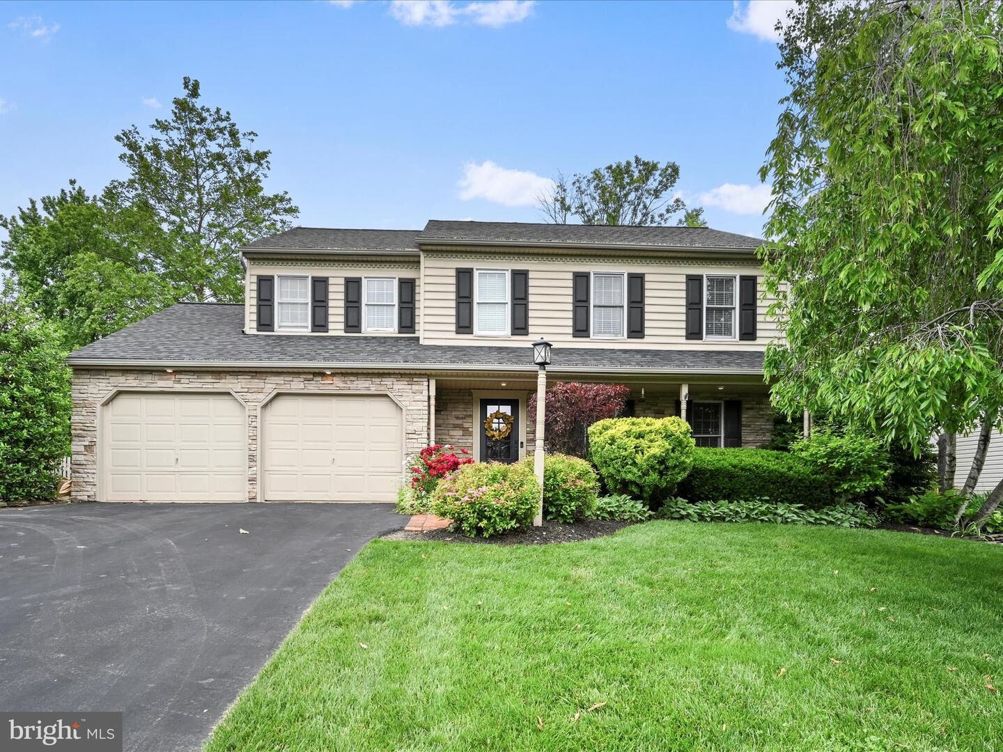 Property Photo:  1549 N Jefferson Court  PA 17602 