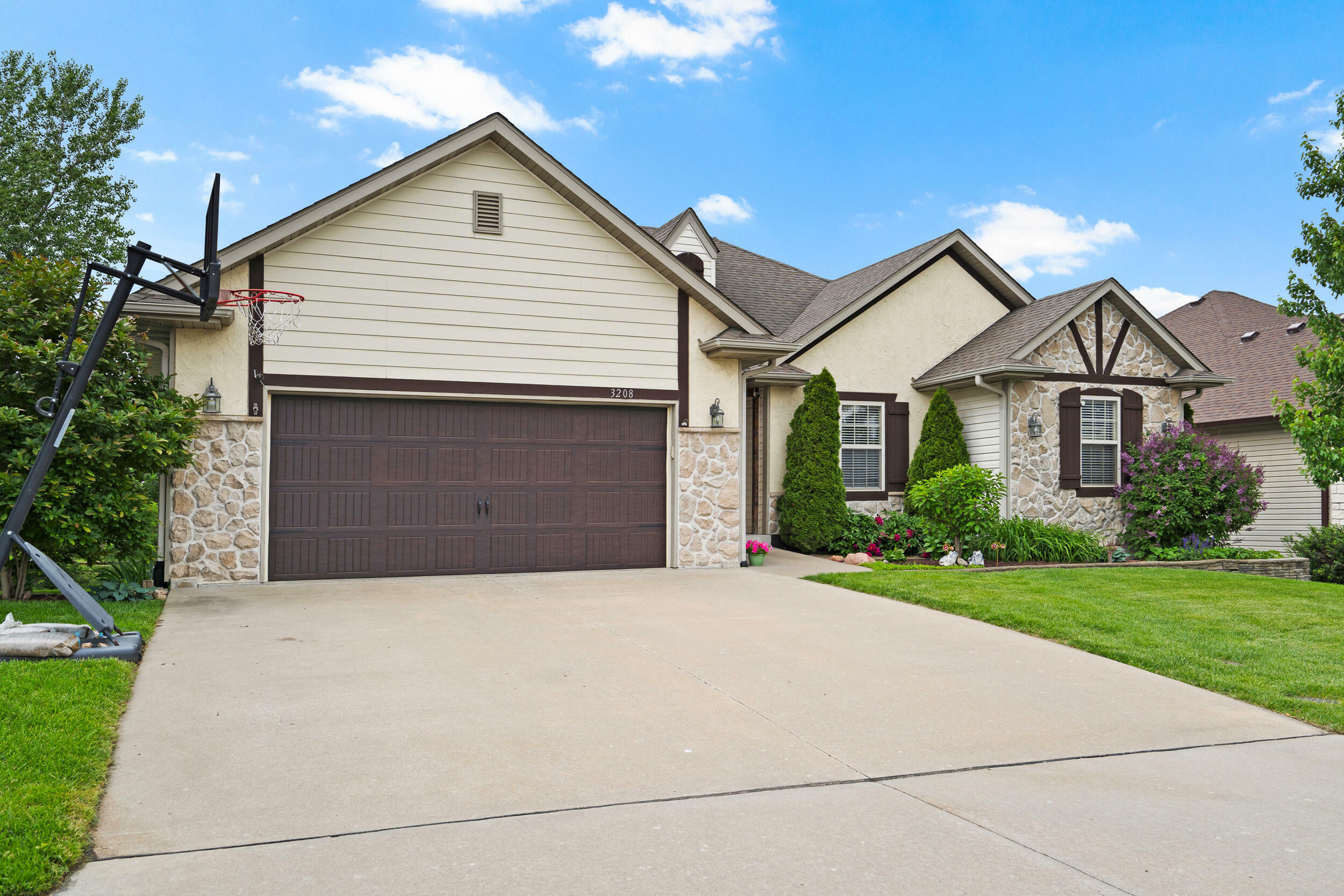 Property Photo: 3208 Crabapple Ln MO 65203