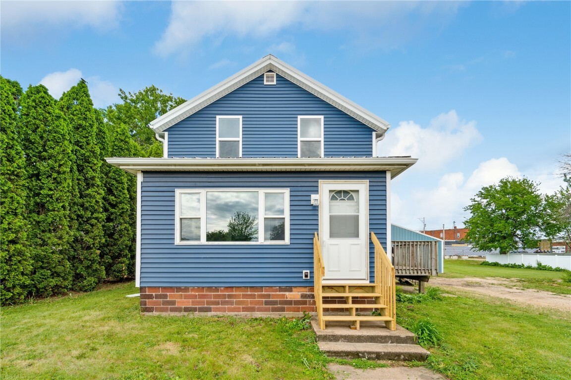 Property Photo: 306 7th Avenue IA 52216