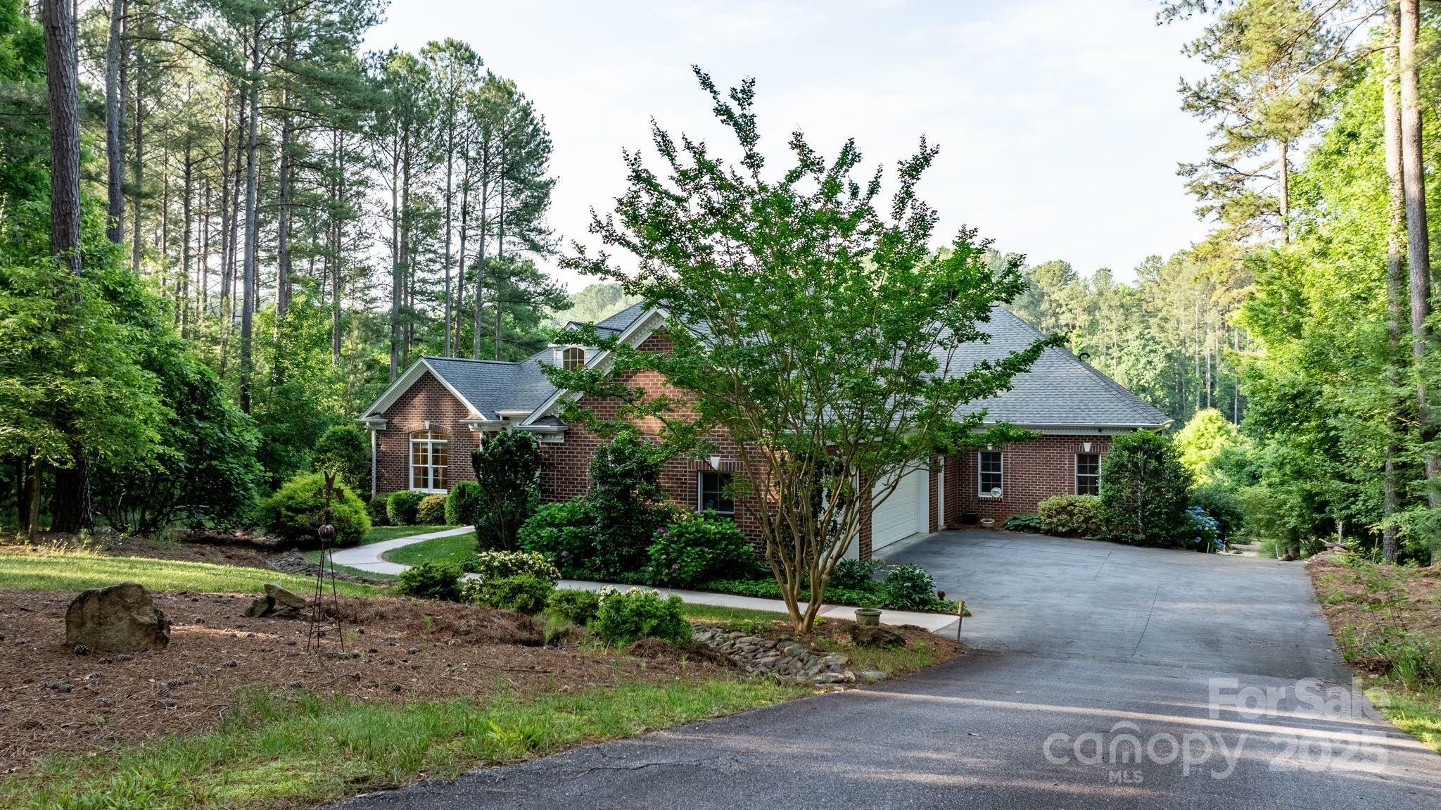 Property Photo: 5487 Back Shore Drive NC 28630