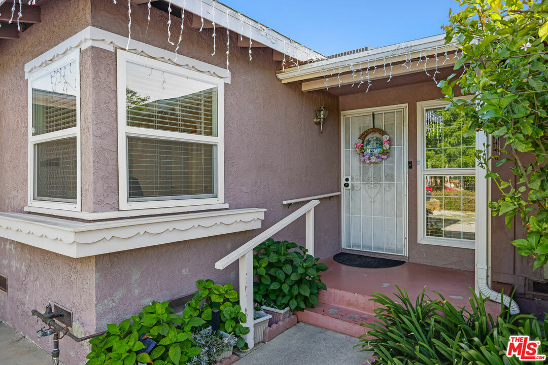 Property Photo: 6845 Winnetka Ave CA 91306