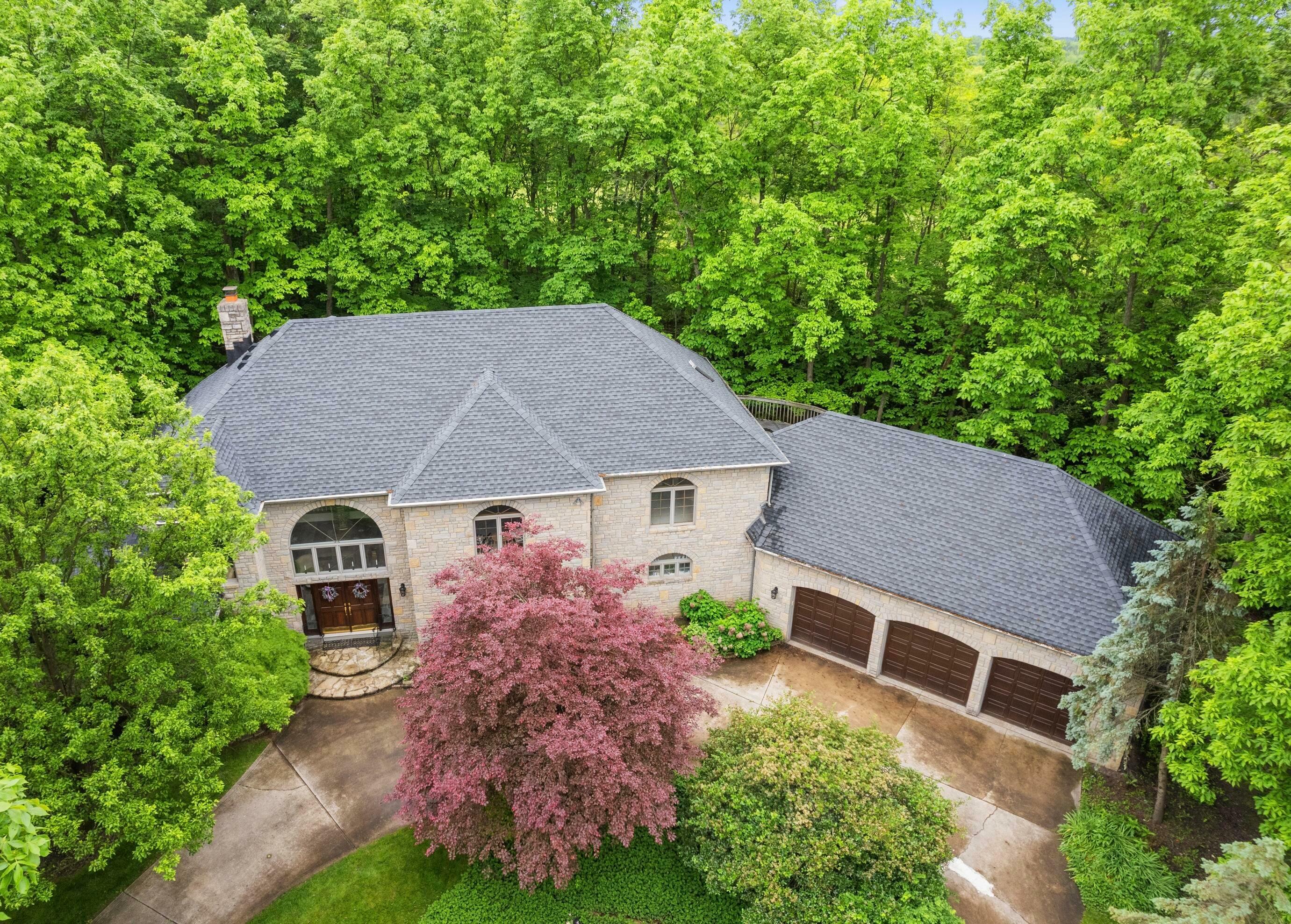Property Photo: 8039 Crossgate S Court OH 43017