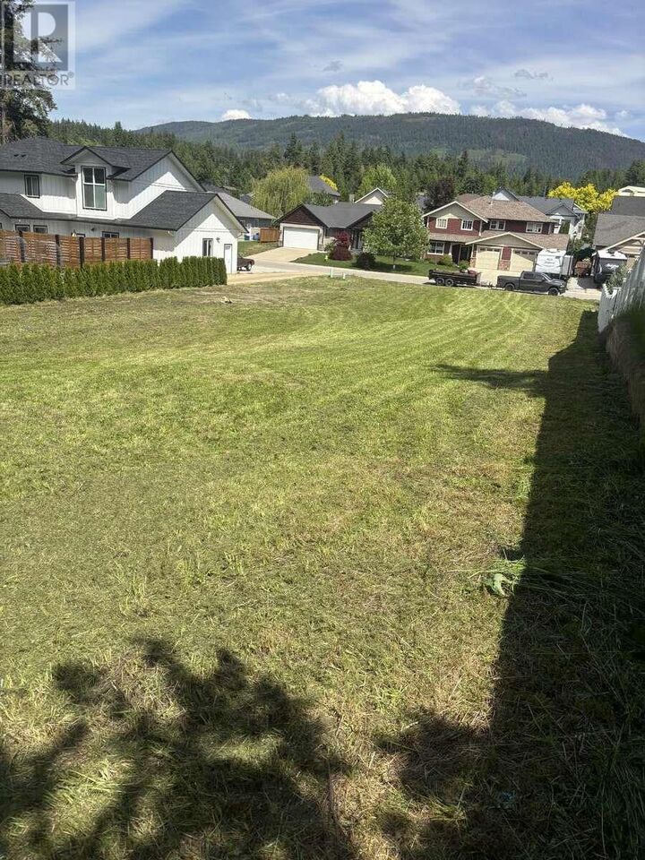 Photo de la propriété: 1821 22 Street Northeast BC V1E 3M9
