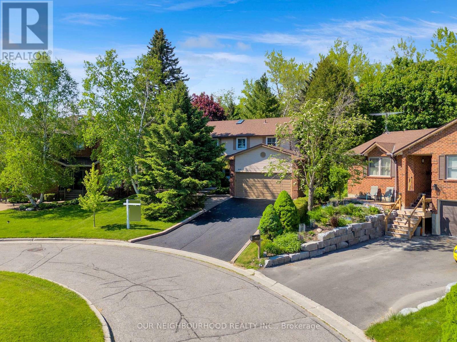 Property Photo: 303 Cumberland Court ON L1H 8E7