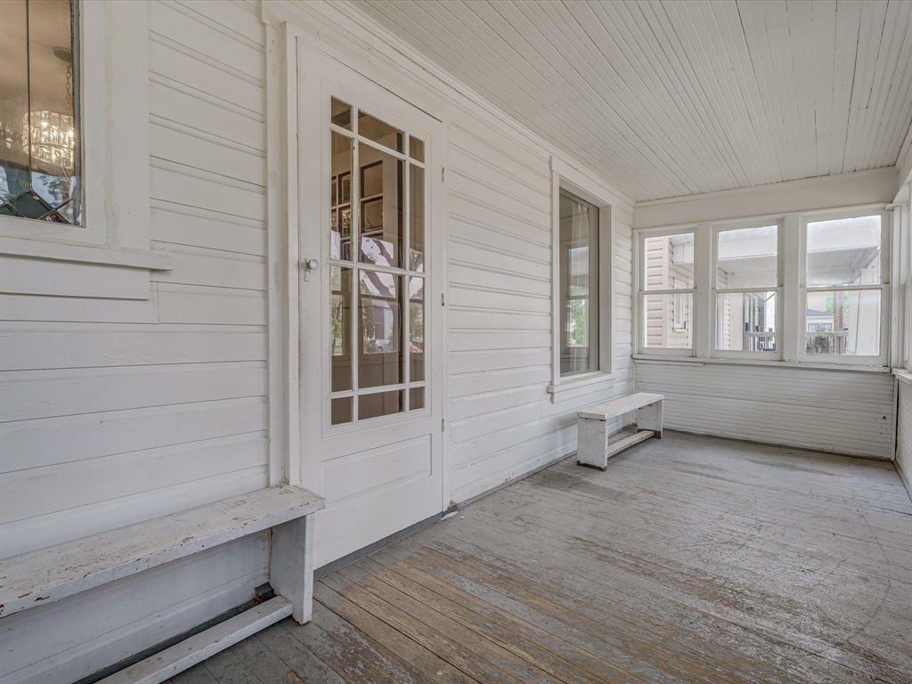 Property Photo: 240 Inkster Boulevard MB R2W 0J9