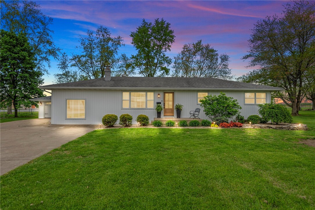 Property Photo:  111 W 7th Street  IL 62557 