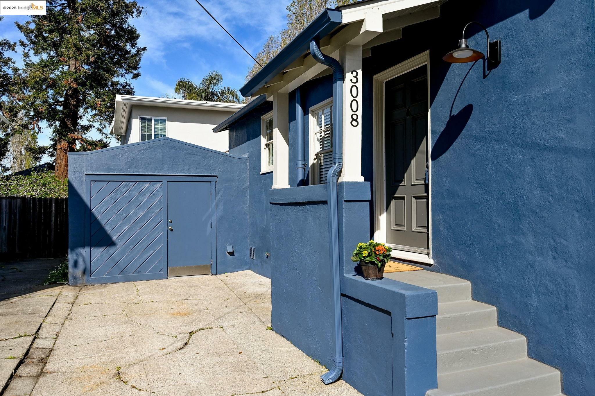 Property Photo: 3008 Deakin Street CA 94705