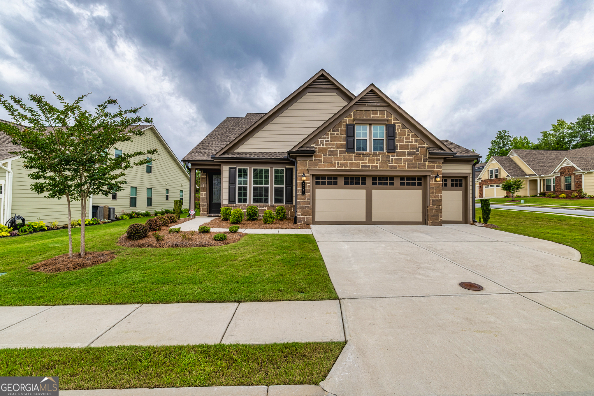 Property Photo: 209 Cottonwood Circle GA 30269