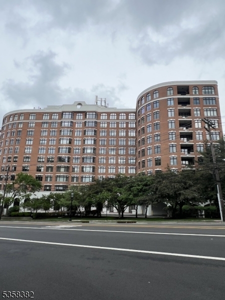 Property Photo: 616 S Orange Ave 5M NJ 07040