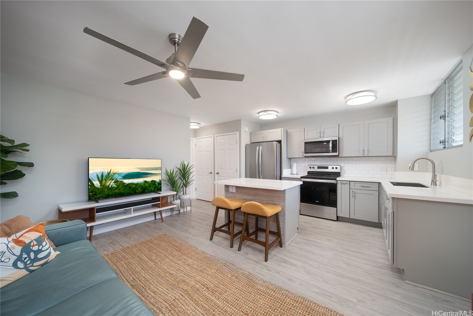 Property Photo: 1401 Lusitana Street 504 HI 96813