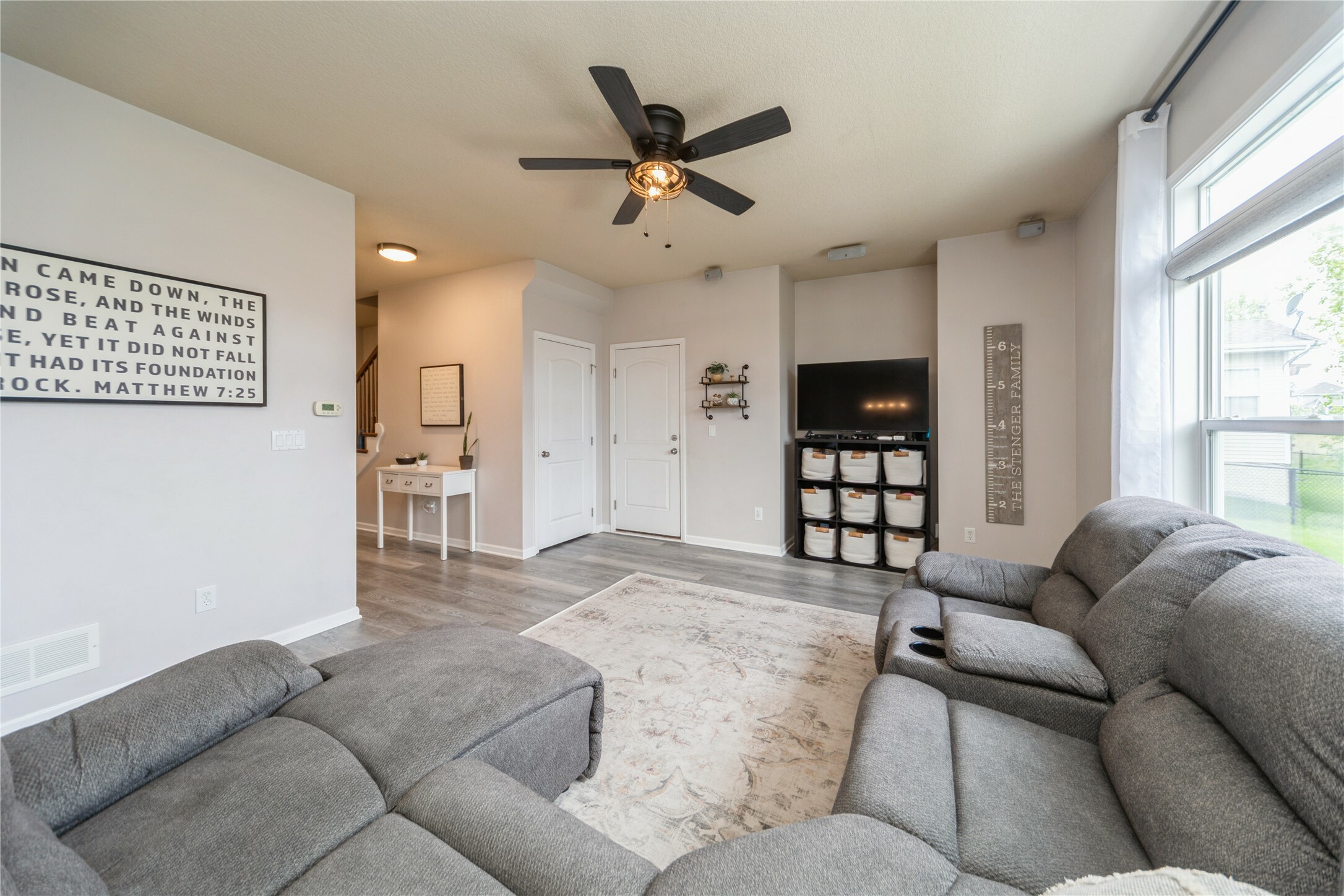 Property Photo: 613 SE 18th Street IA 50111