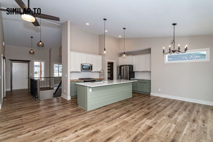 Property Photo:  532 Wicker Drive  IA 50124