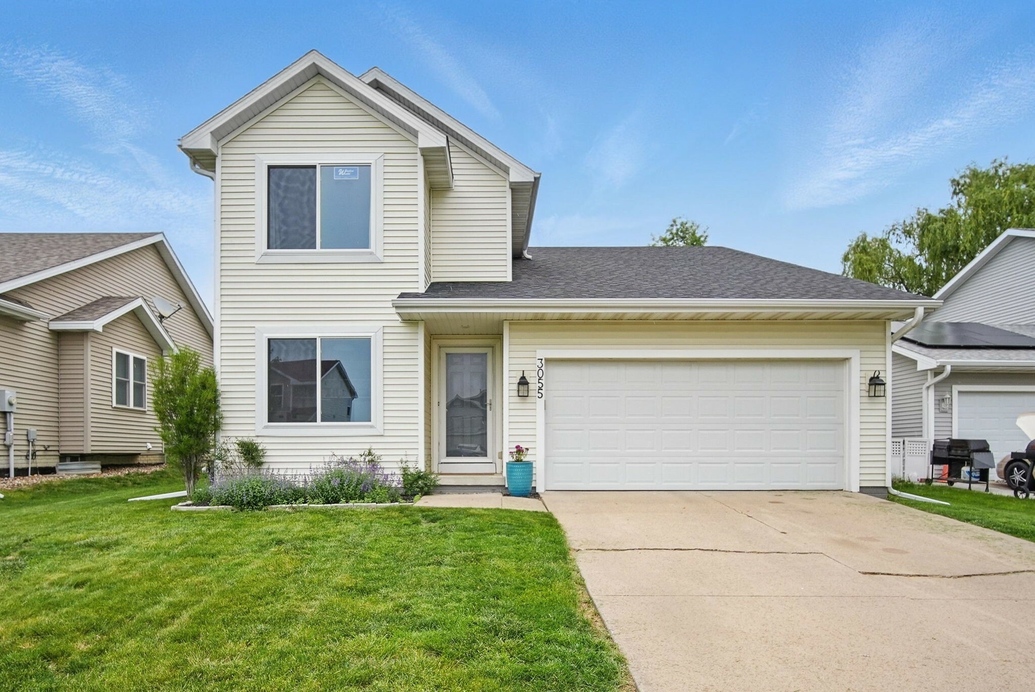 Property Photo: 3055 E 52nd Street IA 50317