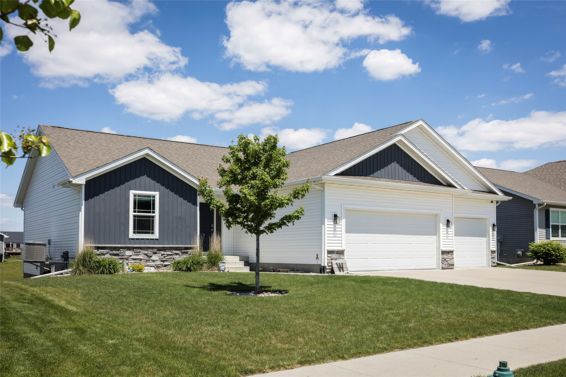 Property Photo: 3208 NW Reinhart Drive IA 50023
