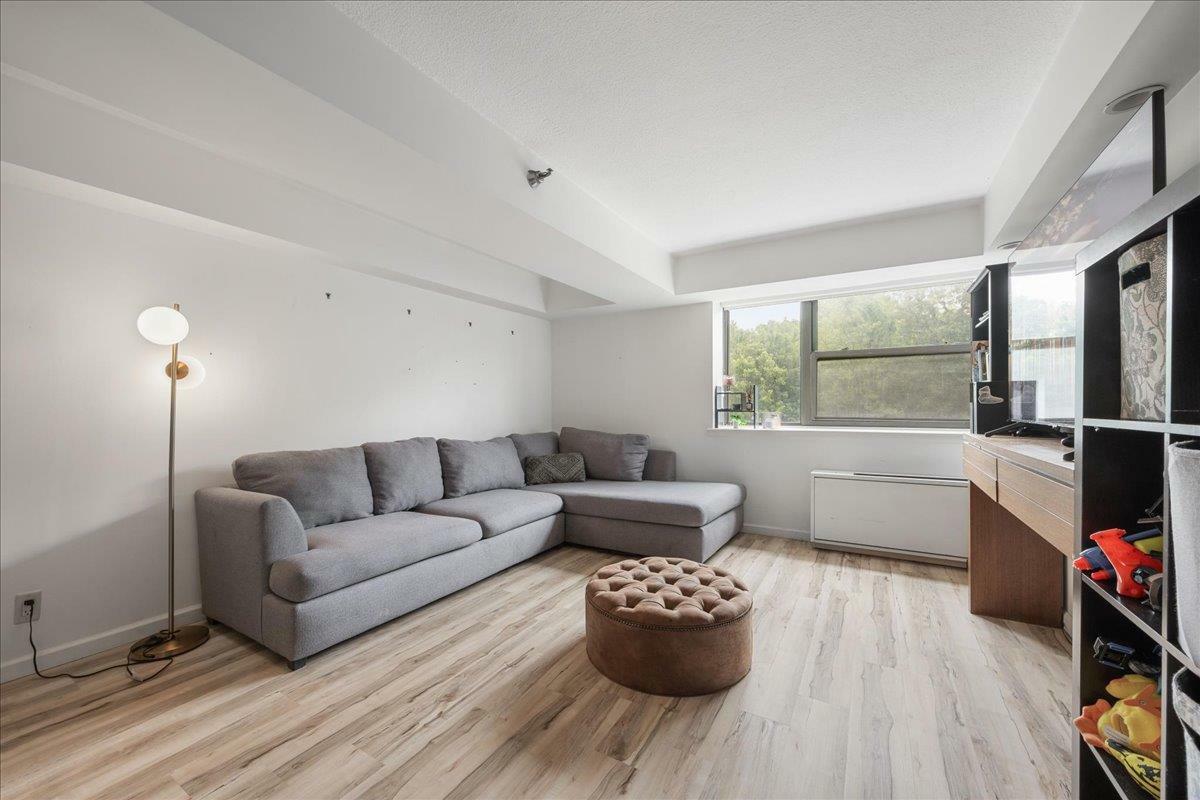 Property Photo:  23 Water Grant Street 4I  NY 10701 