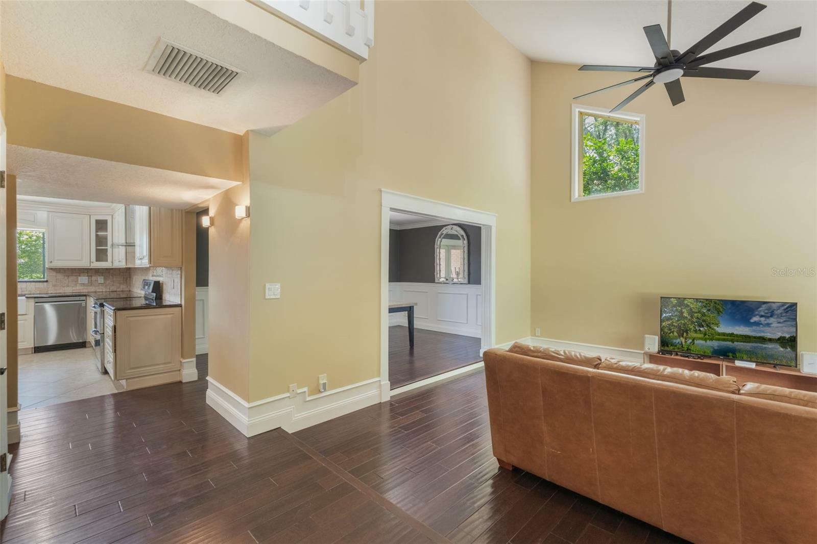 Property Photo:  120 E Greentree Lane  FL 32746 