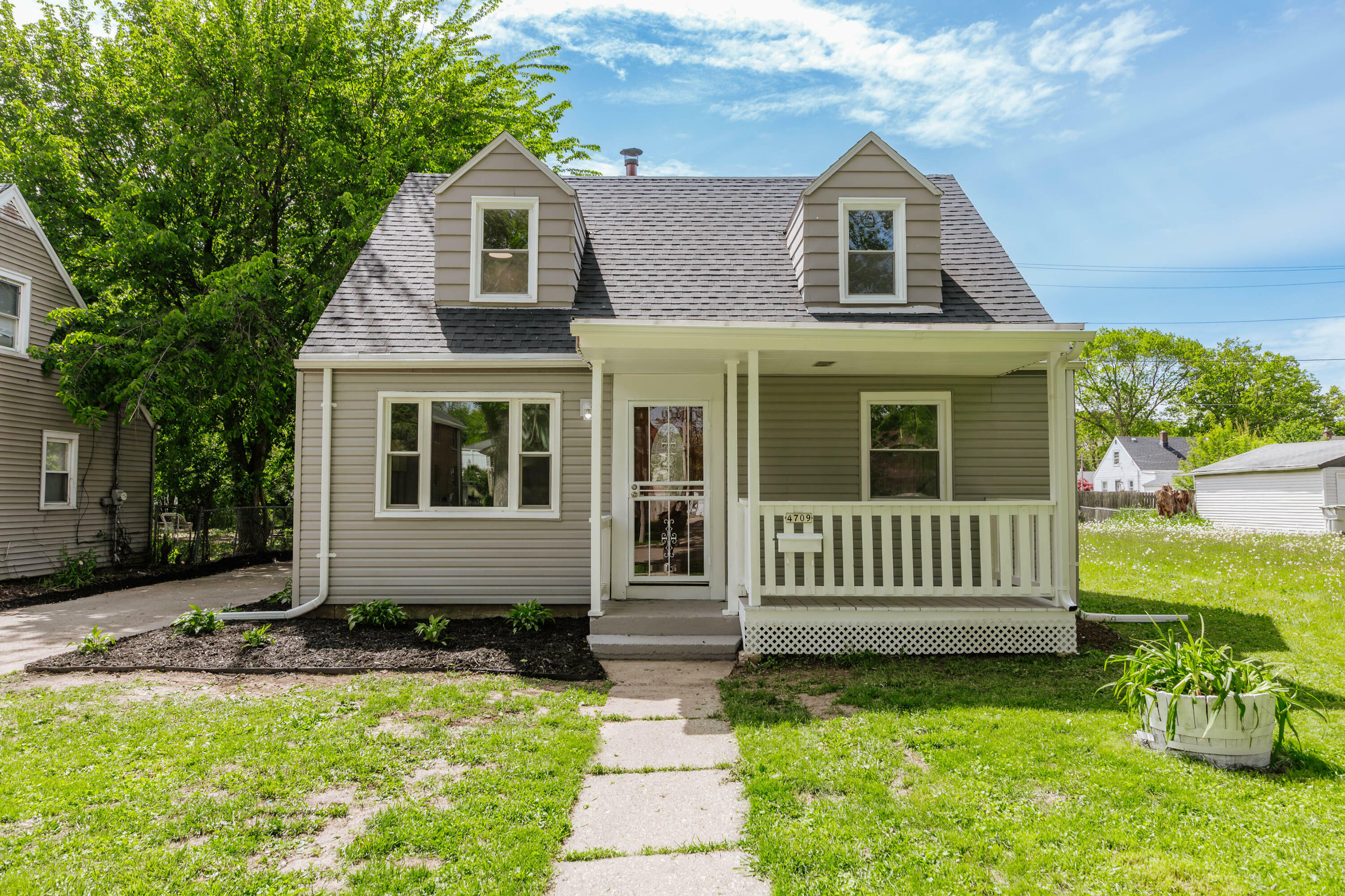 Property Photo: 4709 N 44th St WI 53218
