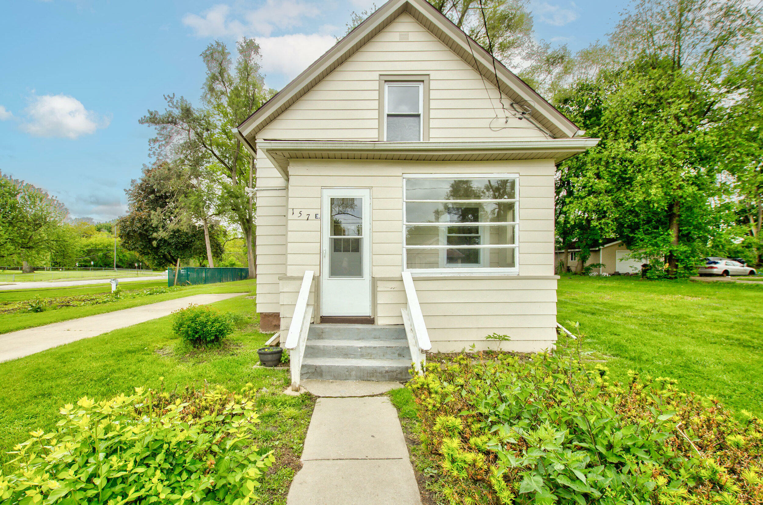 Property Photo: 157 E Mansion Street MI 49203
