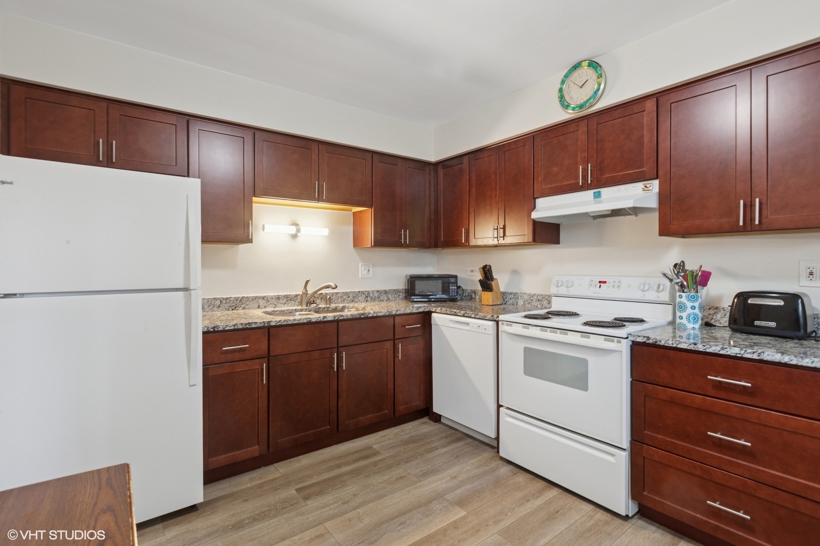 Property Photo: 10720 W Cermak Road IL 60154