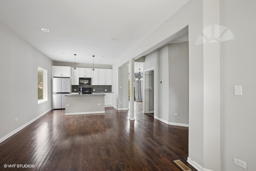 Property Photo: 628 S 15th Avenue IL 60153
