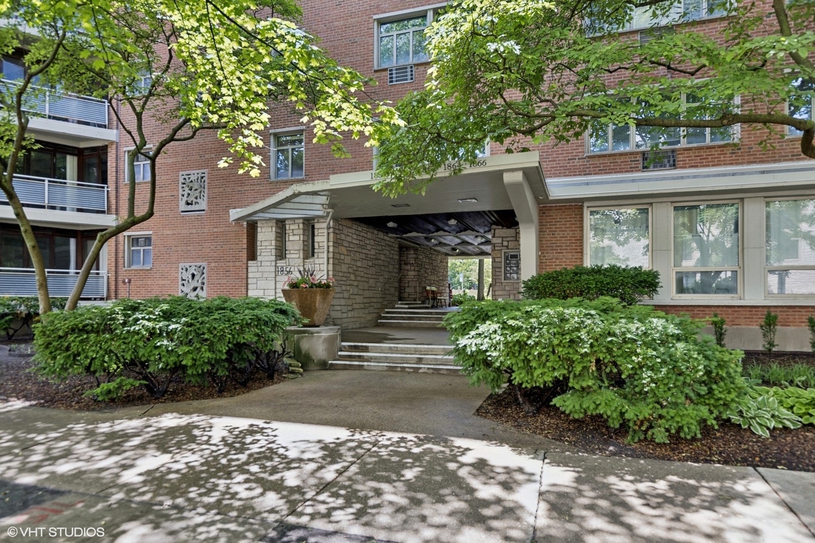Property Photo: 1864 Sherman Avenue 3sw IL 60201