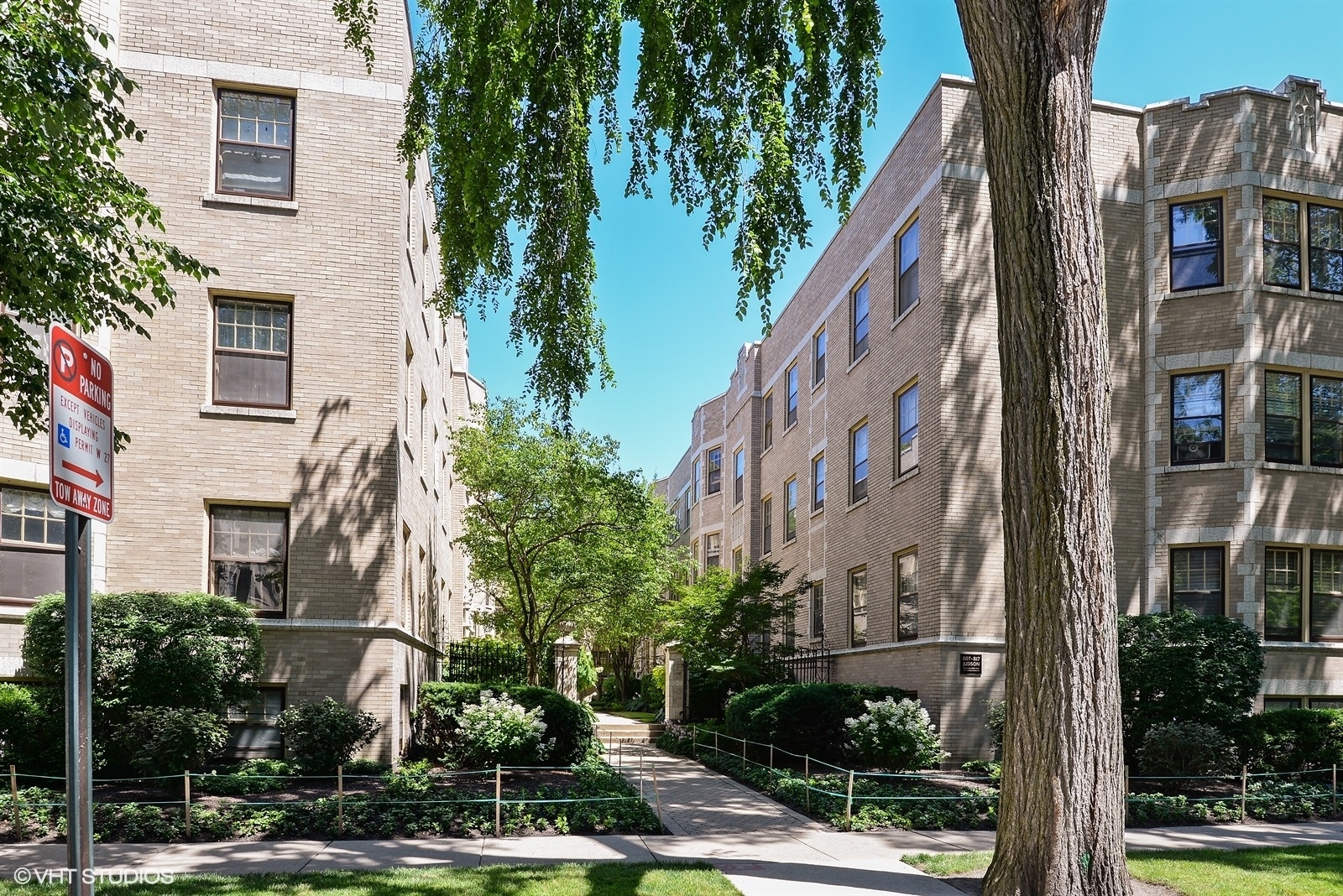 Property Photo: 807 Judson Avenue 1E IL 60202