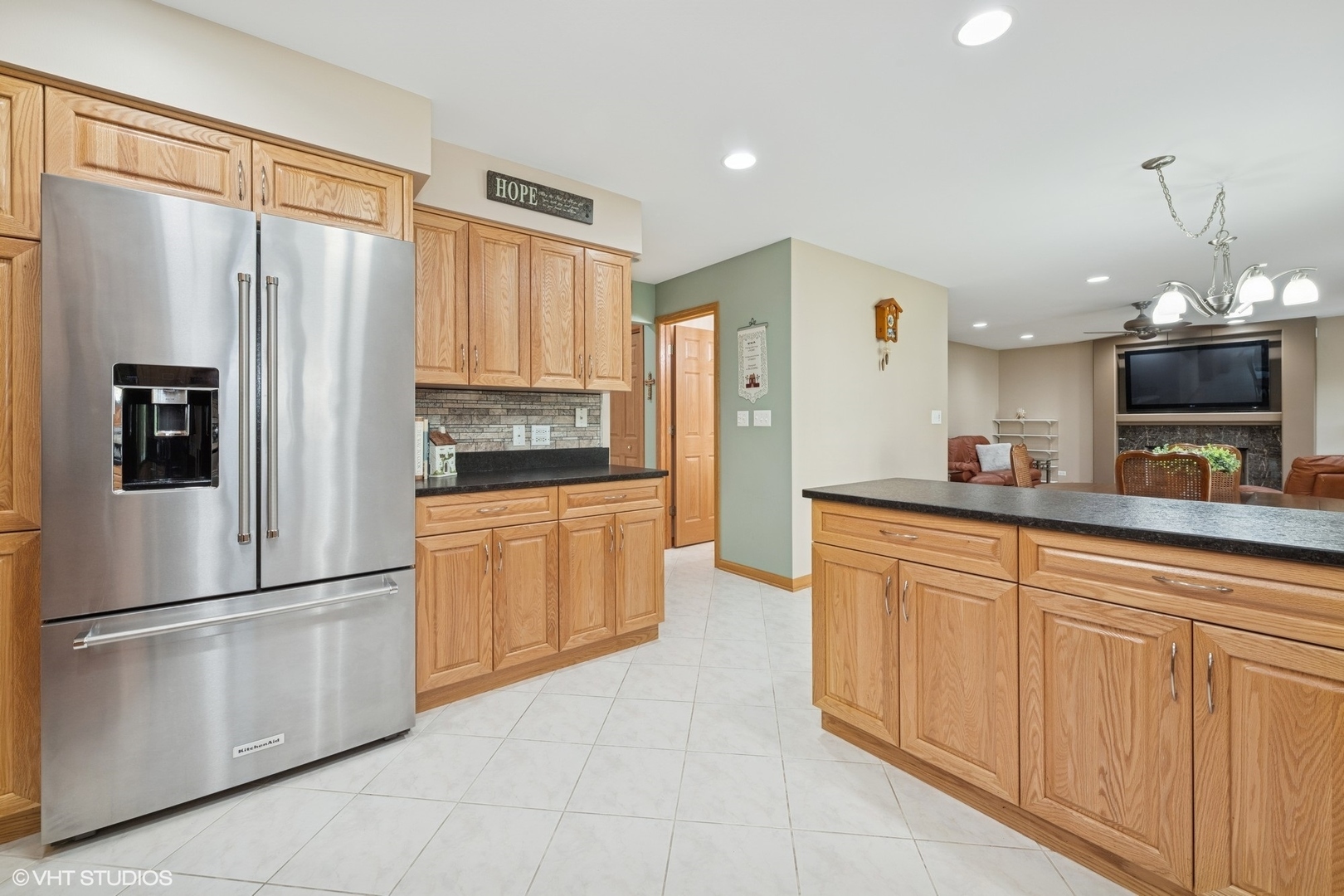 Property Photo: 810 Tamarac Drive IL 60102
