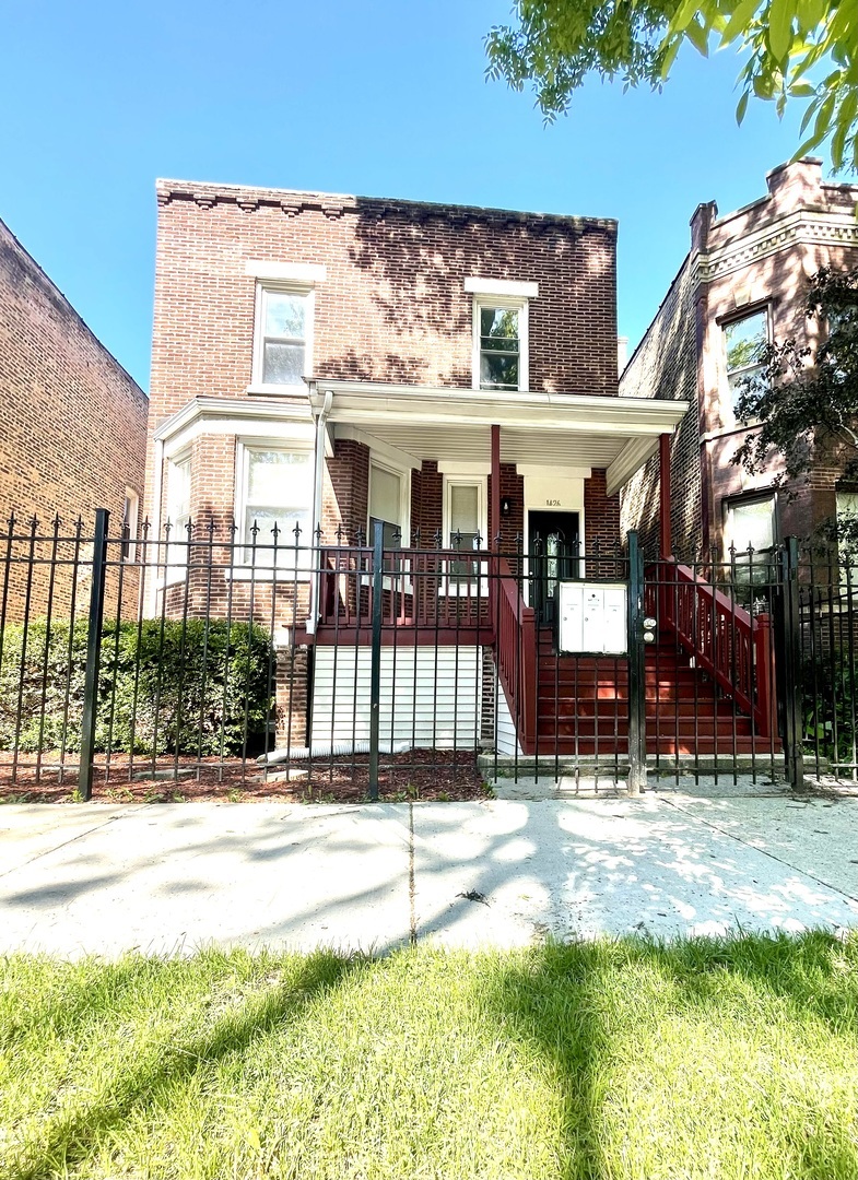 Property Photo: 1426 N Central Park Avenue IL 60651