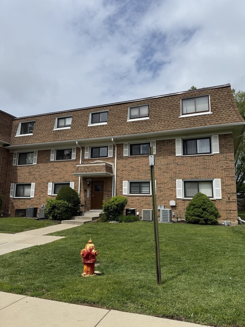 Property Photo:  4100 Cove Lane F  IL 60025 