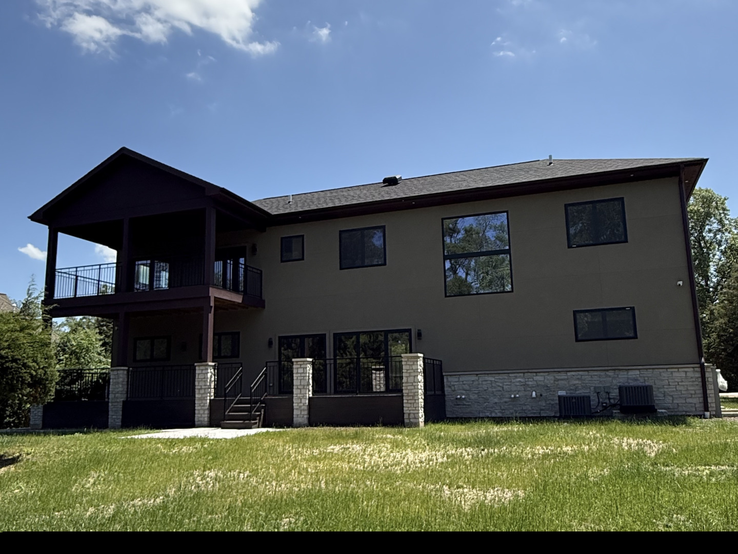 Property Photo: 1744 Walnut Circle IL 60062