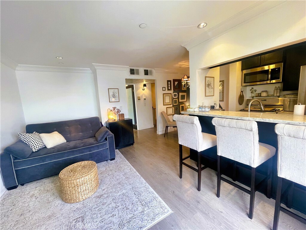 Property Photo:  10960 Ashton Avenue 307  CA 90024 