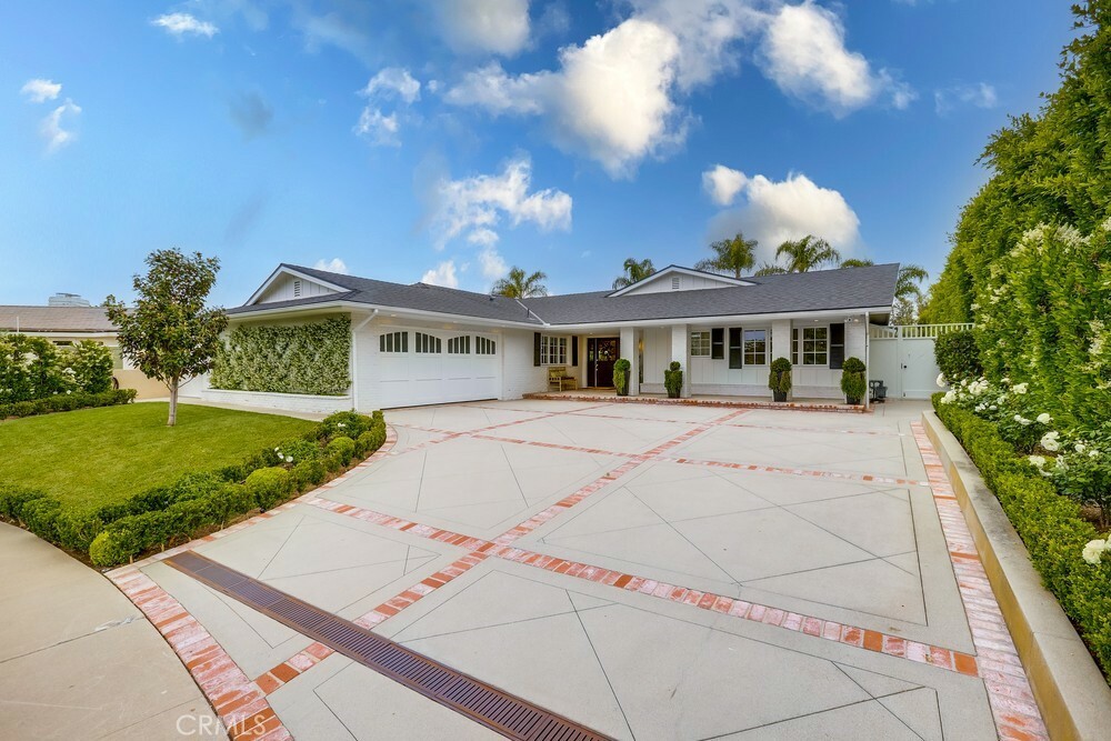 Property Photo: 1242 Somerset Lane CA 92660