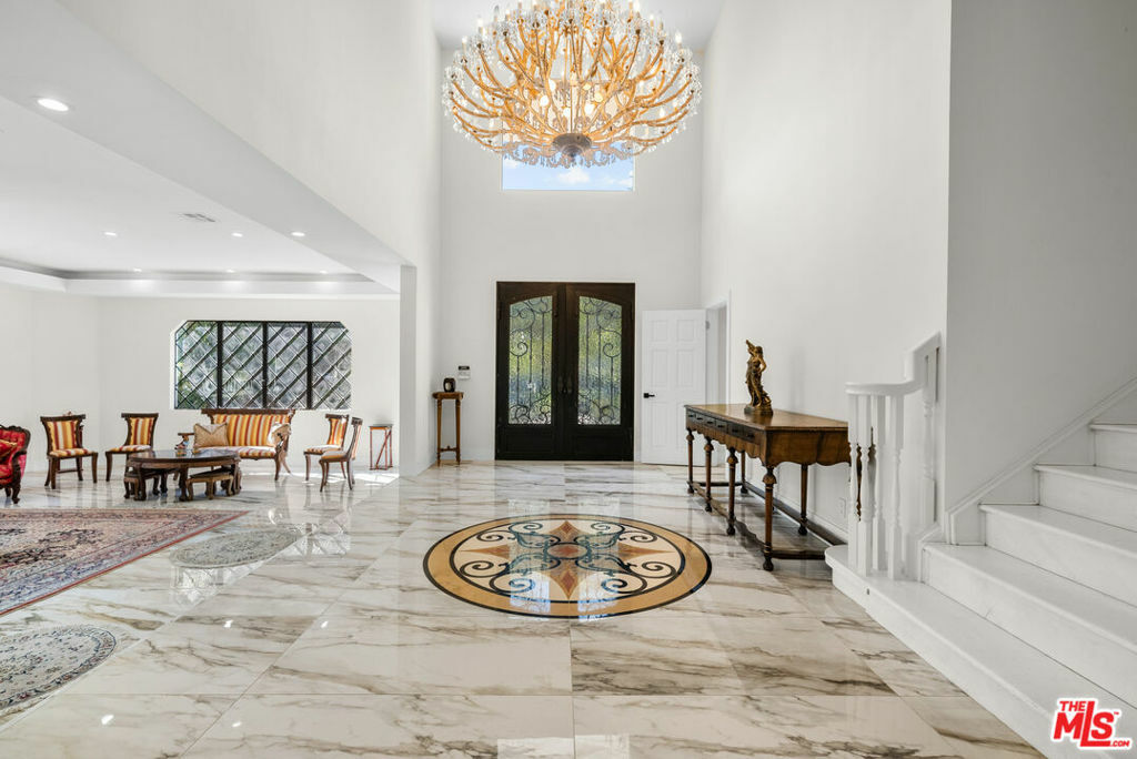 Property Photo: 941 Yale Street CA 90403