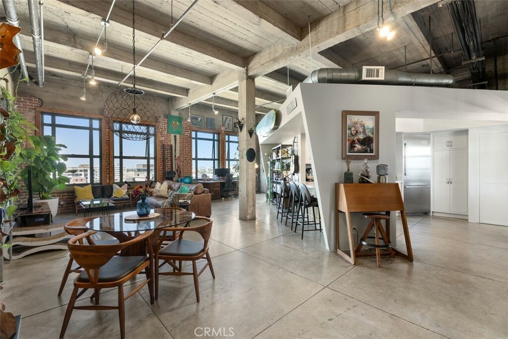 Property Photo:  100 W 5th Street 8B  CA 90802 