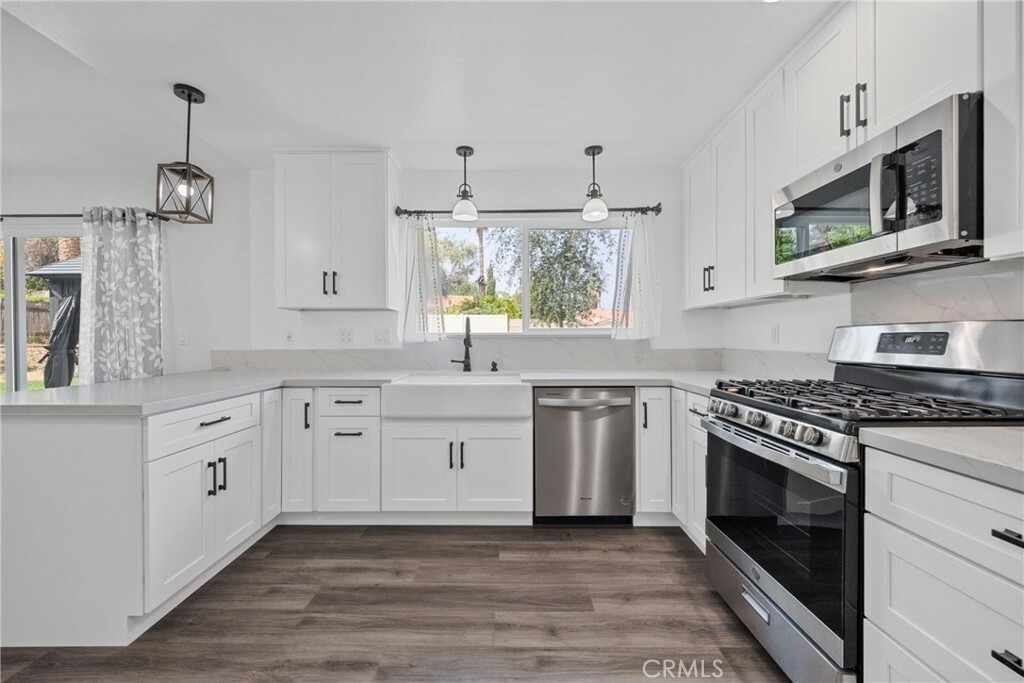 Property Photo:  114 Cascade Court  CA 92373 