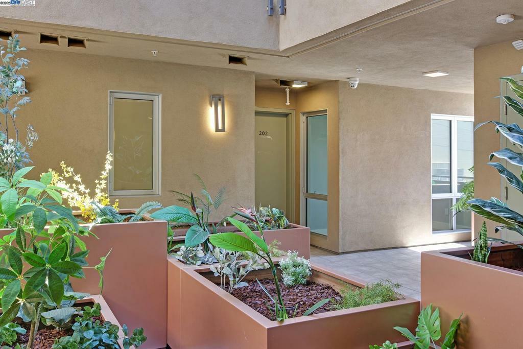 Property Photo:  520 El Camino Real 202  CA 94070 