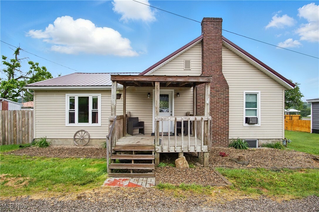 Property Photo: 618 Market Street OH 43771