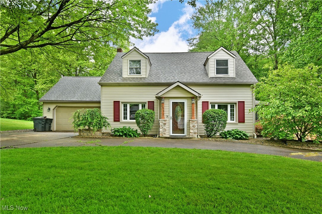 Property Photo:  8276 Kenyon Drive SE  OH 44484 
