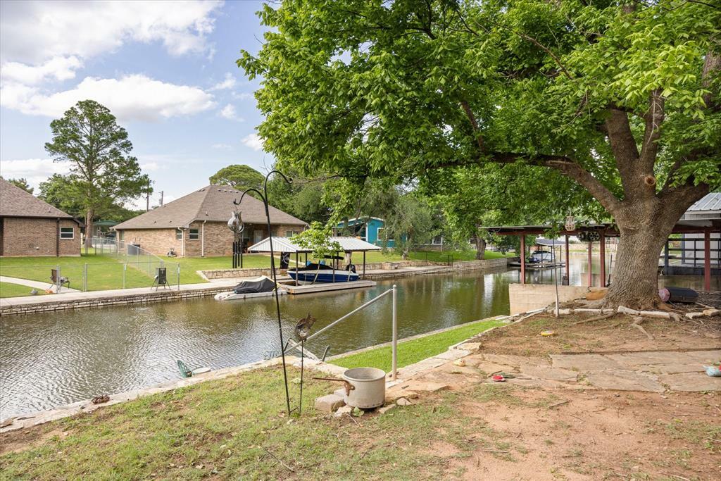 Property Photo: 4318 Elmwood Court TX 76049
