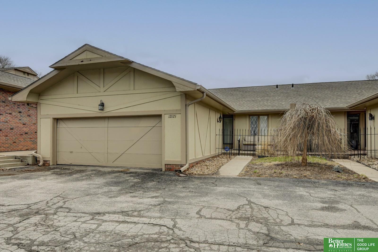 Property Photo: 12121 Y Plaza NE 68137