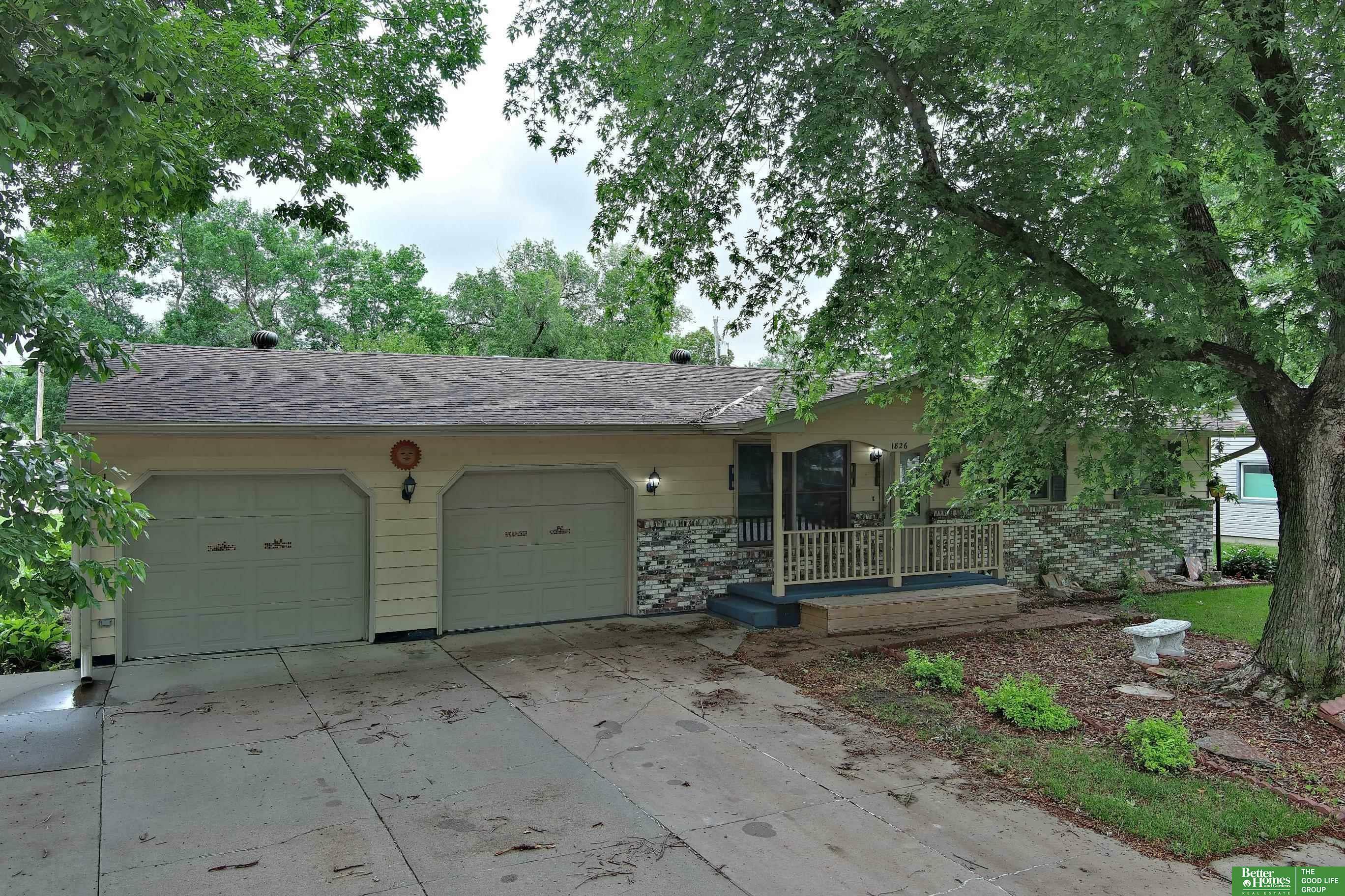 Property Photo:  1826 N York Avenue  NE 68467 
