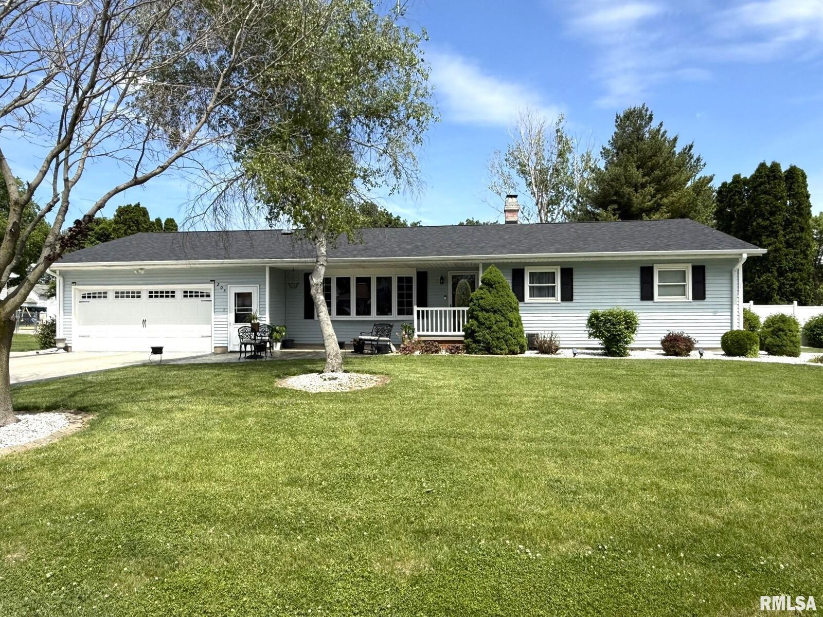 Property Photo: 205 S Park Street IL 61413