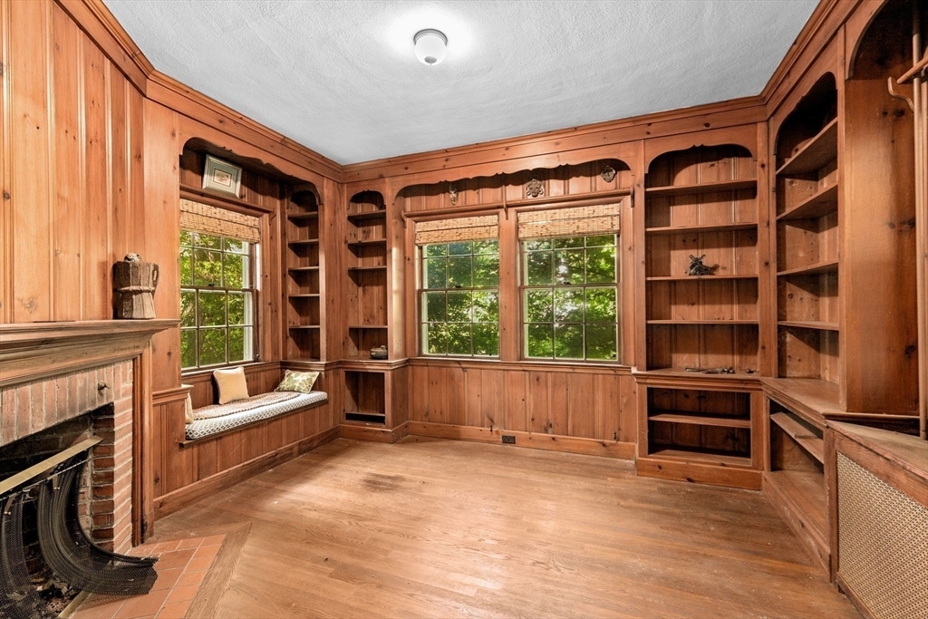 Property Photo: 25 Hundreds Cir MA 02481