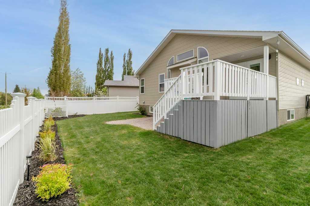 Property Photo:  71 Woodrow Close  AB T4N 7G1 