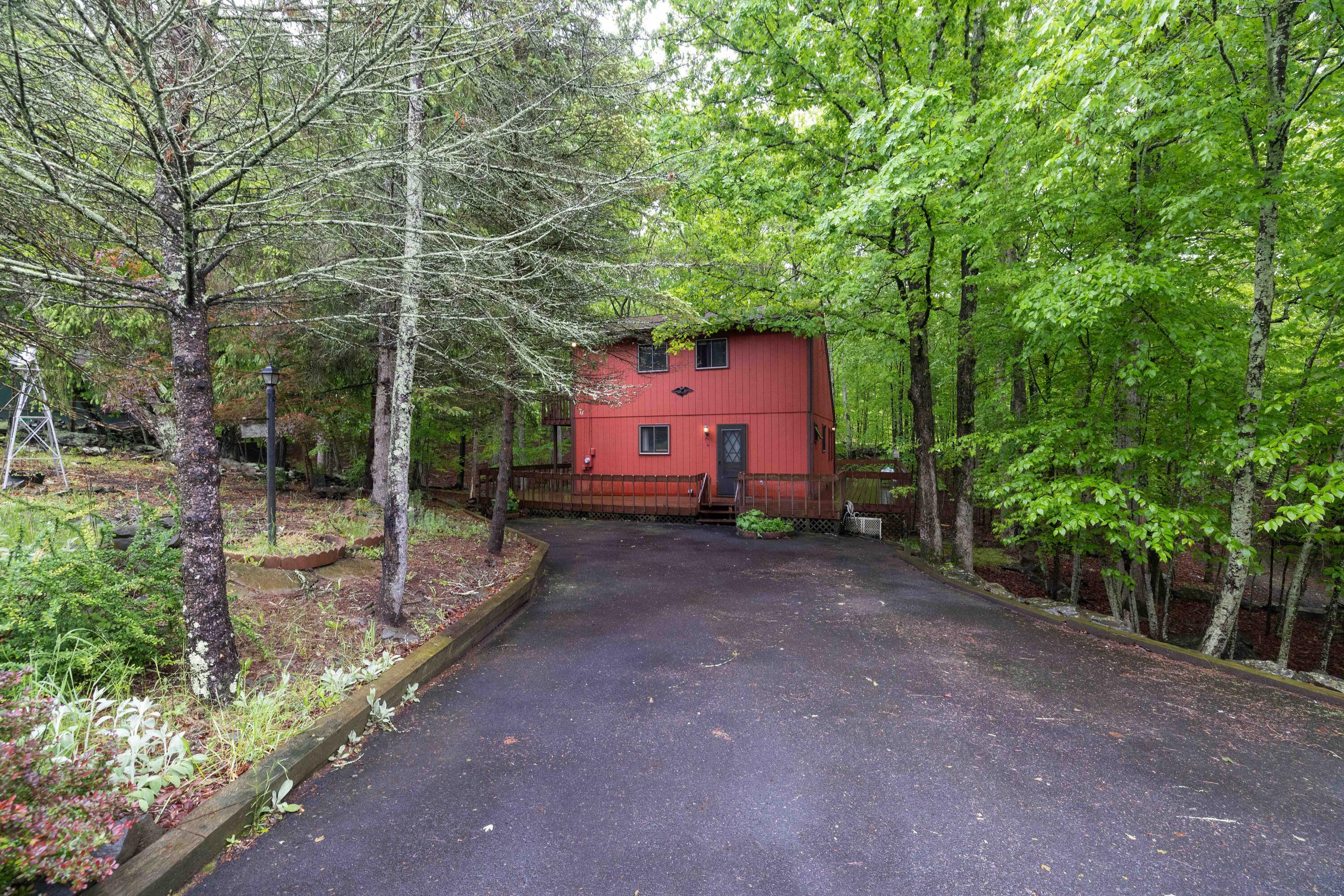 Property Photo: 1086 Hampstead Road PA 18324
