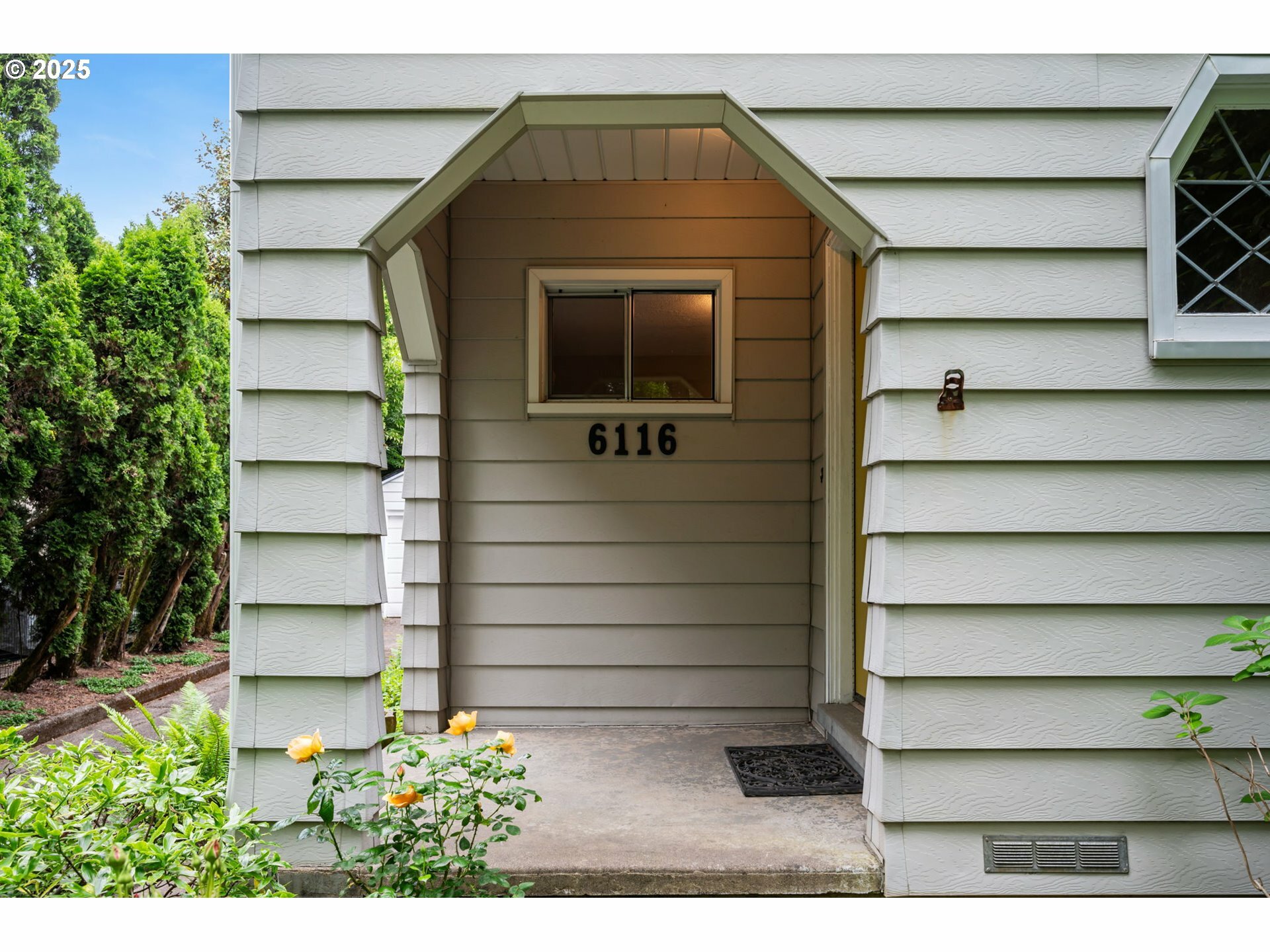 Property Photo: 6116 SE 36th Ave OR 97202
