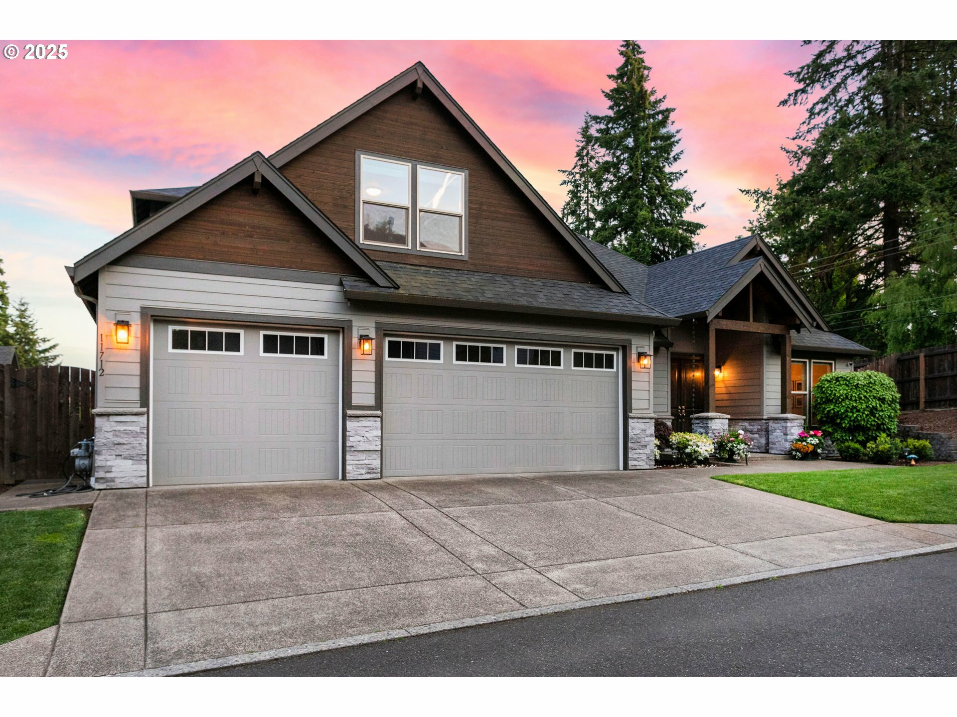 Property Photo: 11712 NW 15th Ave WA 98685