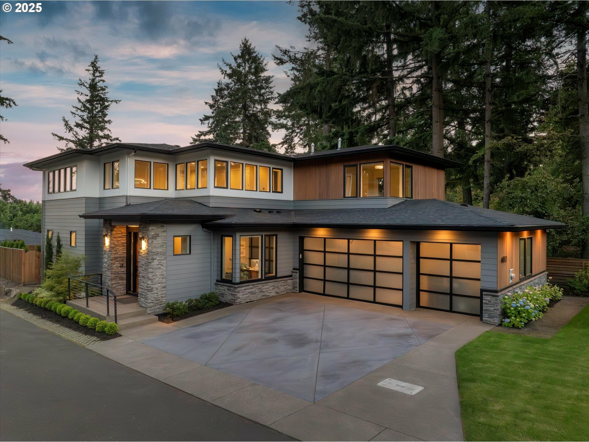Property Photo: 4480 Upper Dr OR 97035